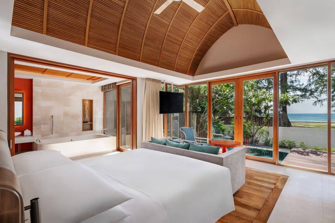 rooms-oceanfront-pool-villa