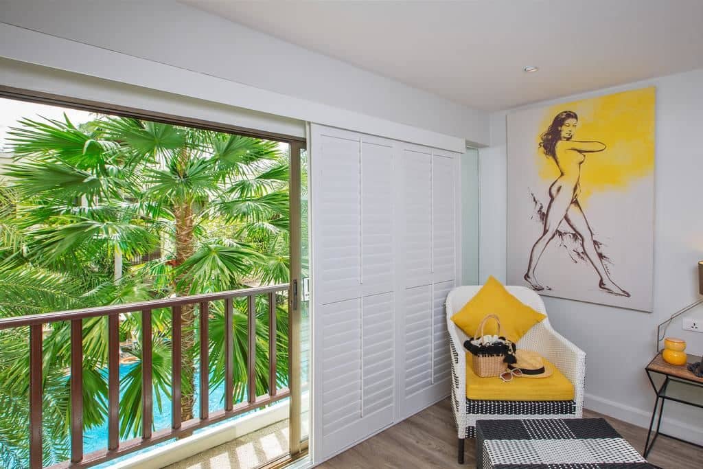 rooms-premier-pool-view