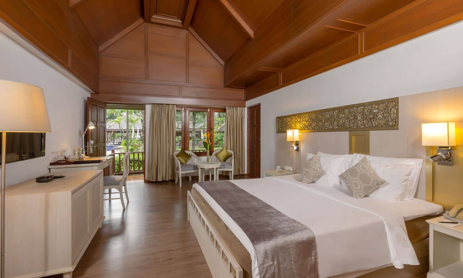 rooms-deluxe-bungalow