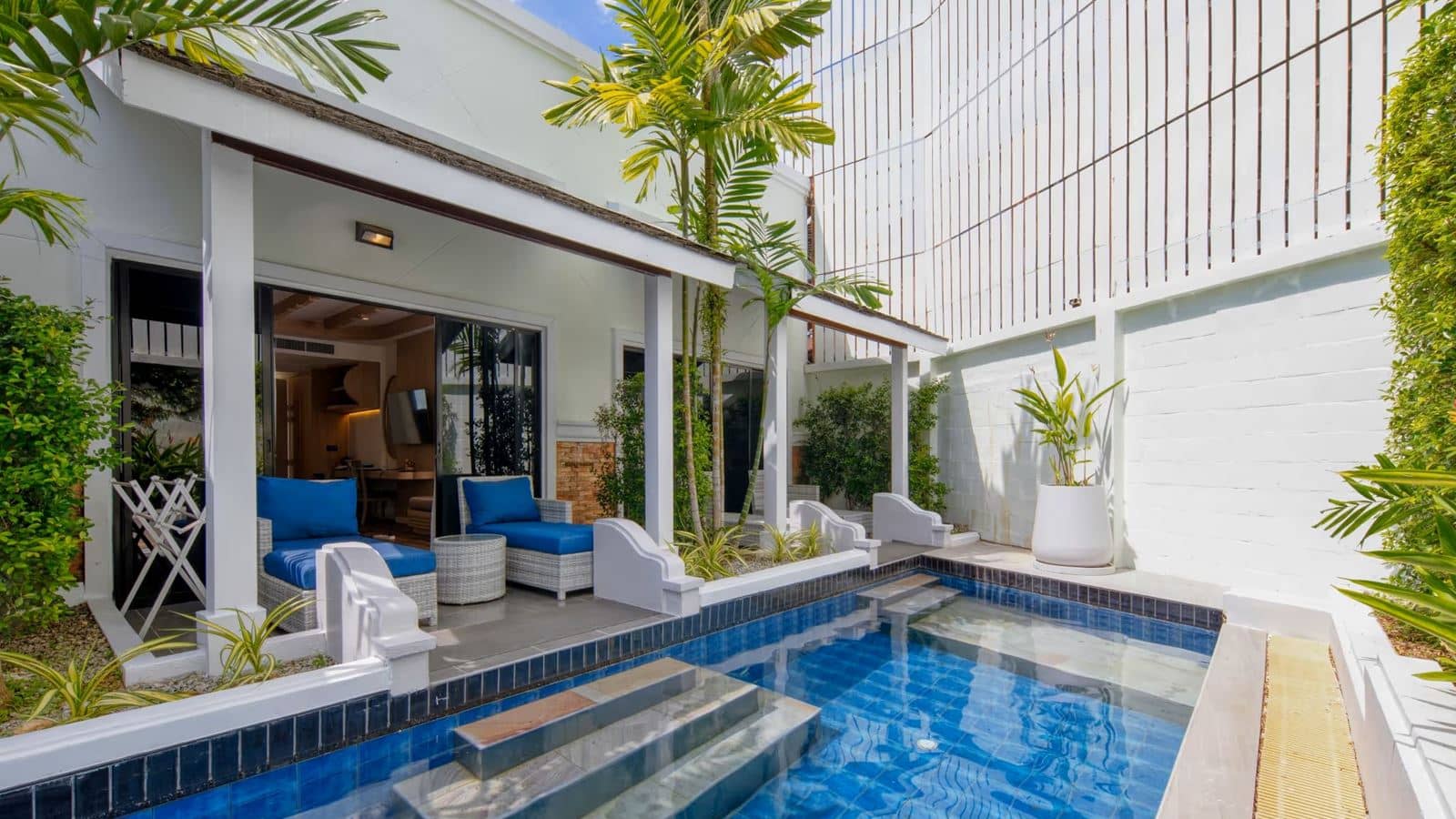 rooms-pool-access-signature