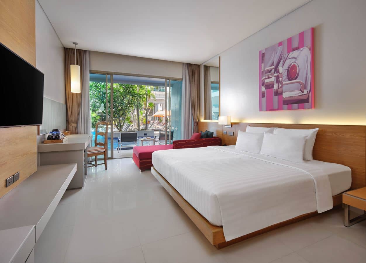 rooms-deluxe-urban-pool-access