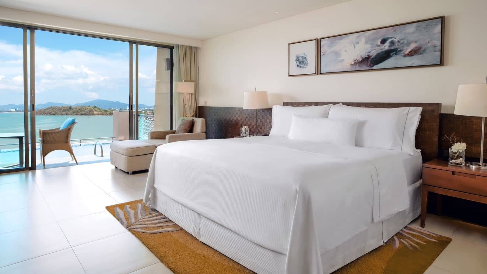 rooms-deluxe-sea-view-suite-pool-access