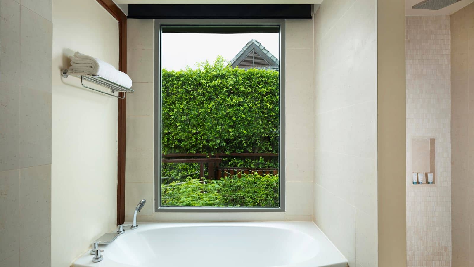 rooms-sala-pool-villa-seaview