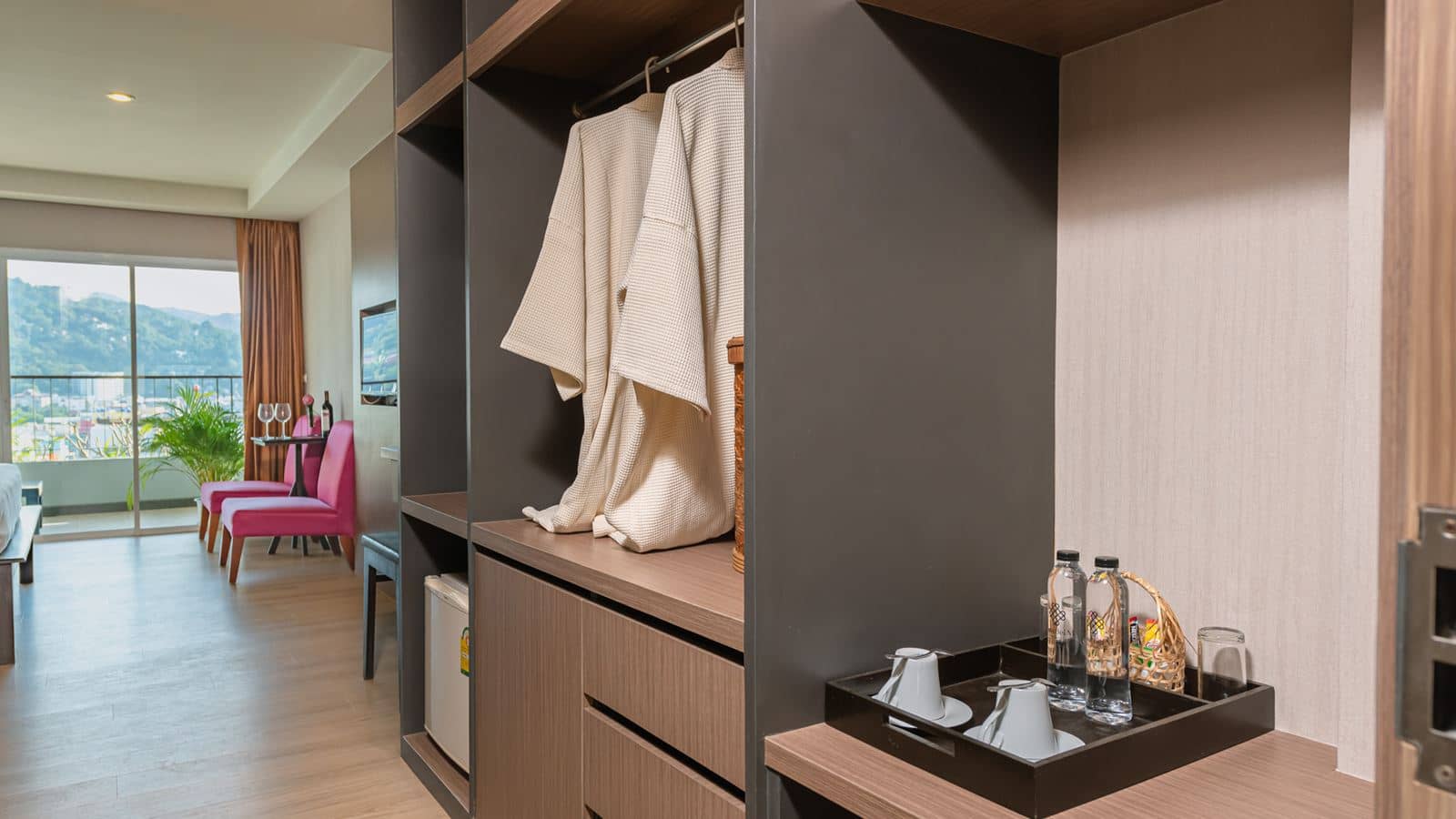 rooms-deluxe-room