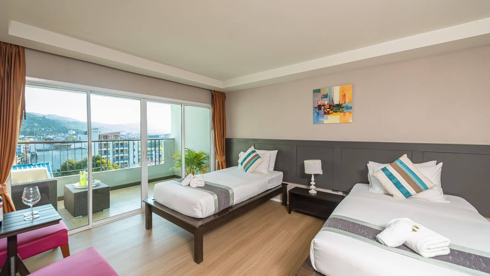 rooms-deluxe-room