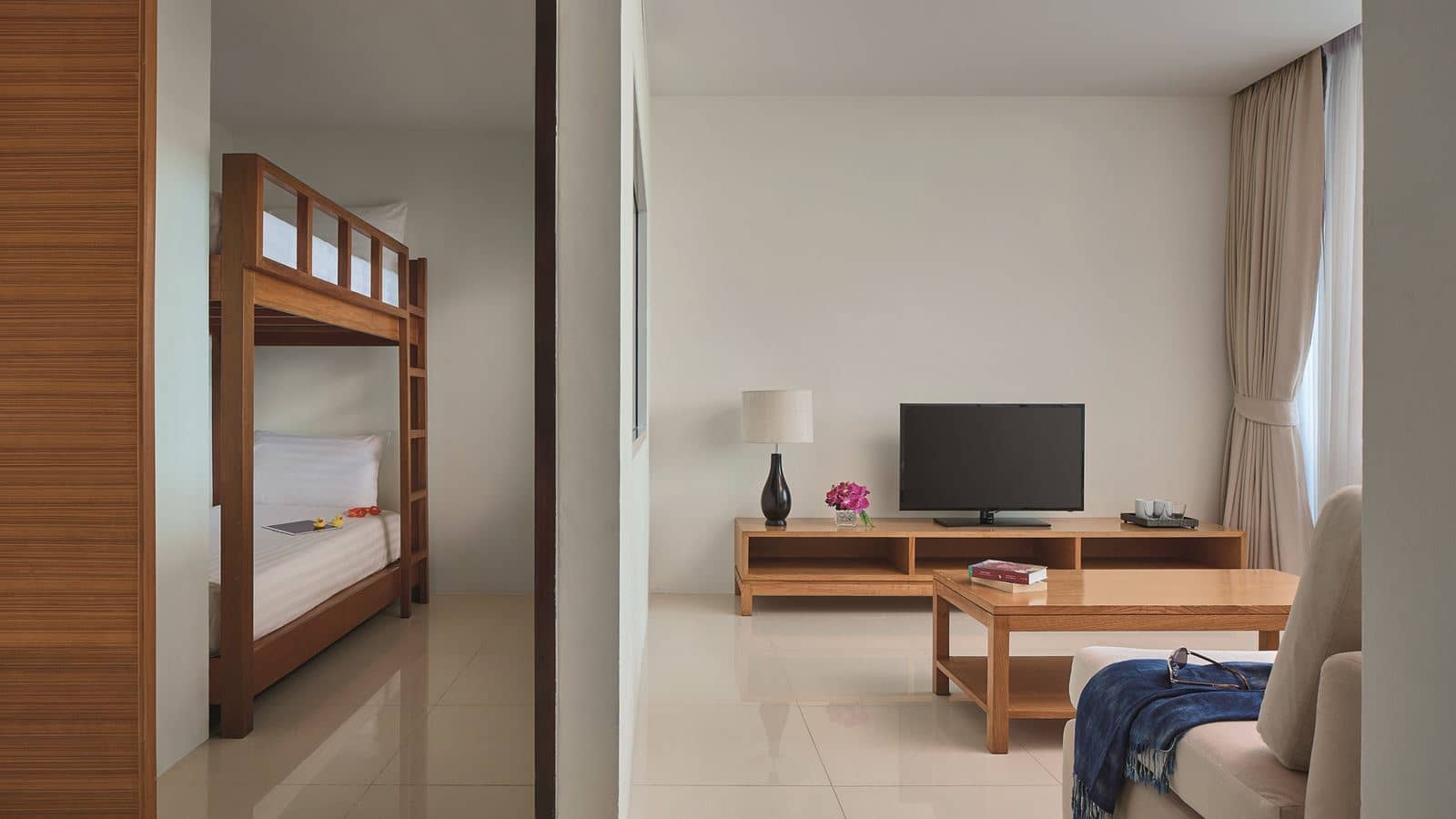 rooms-1-bedroom-family-suite