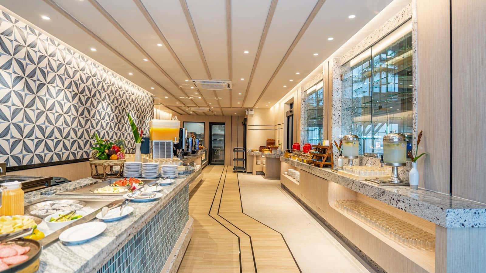 restaurants-the-beach-restaurant
