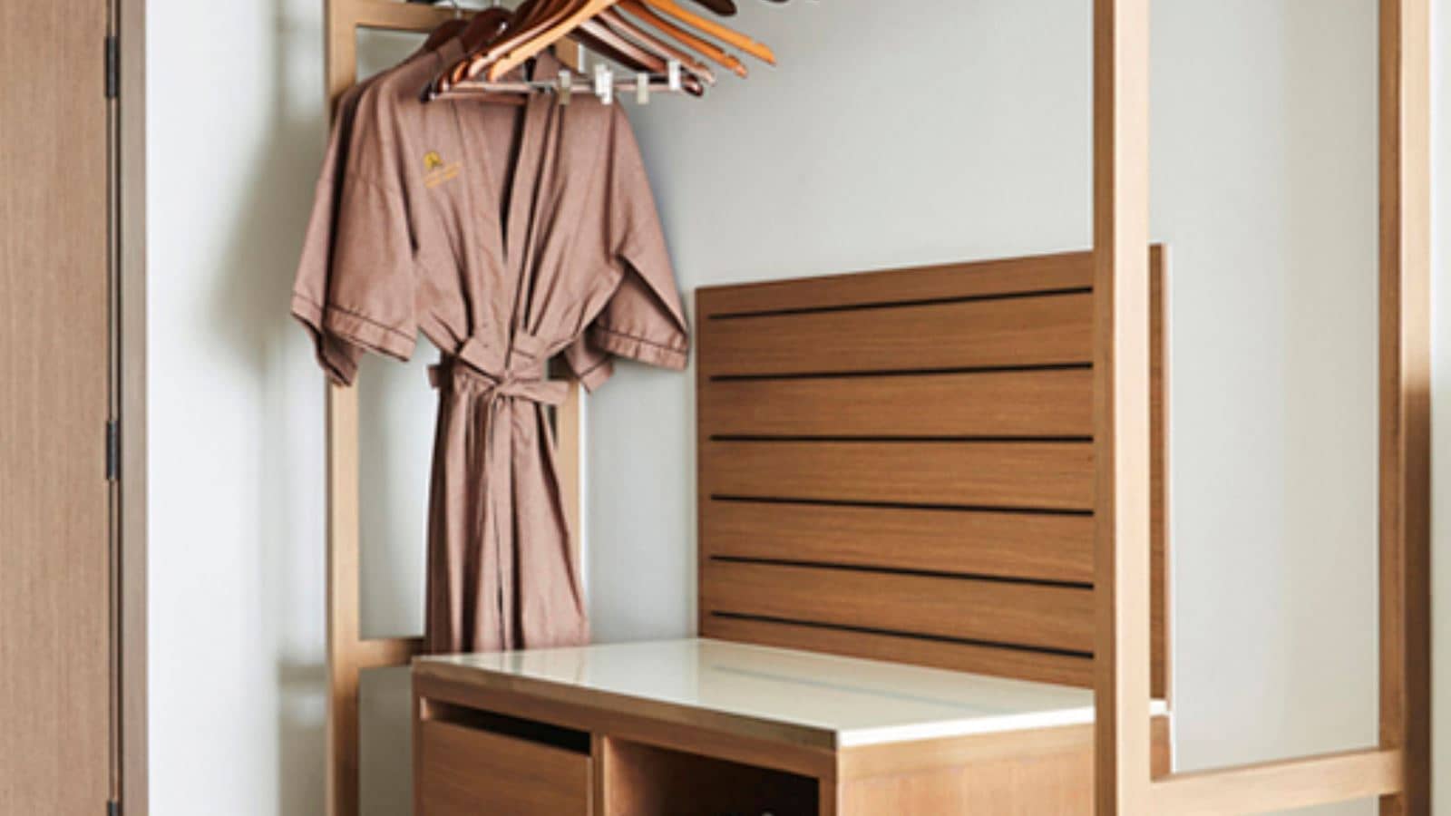 rooms-deluxe-room