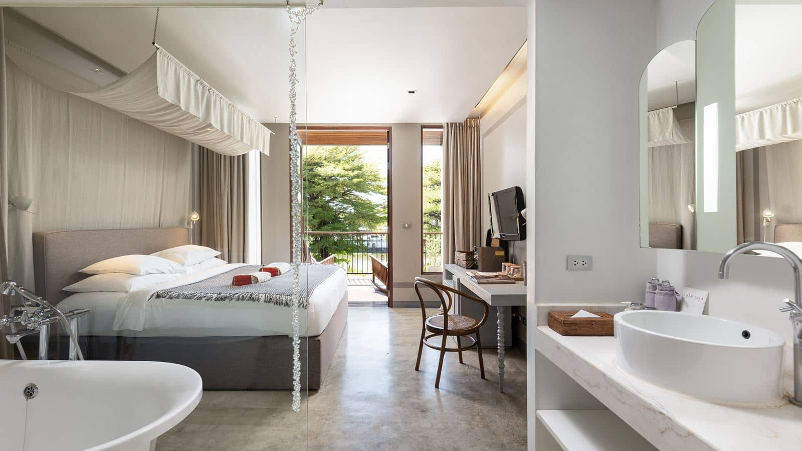 rooms-river-view-superior-balcony