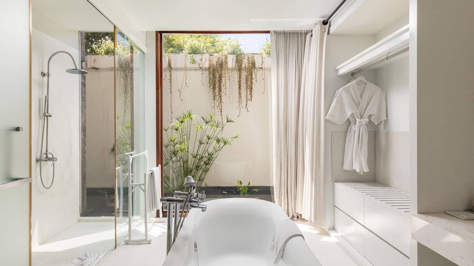 rooms-deluxe-suite