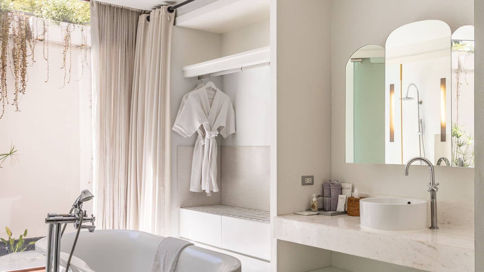 rooms-deluxe-suite