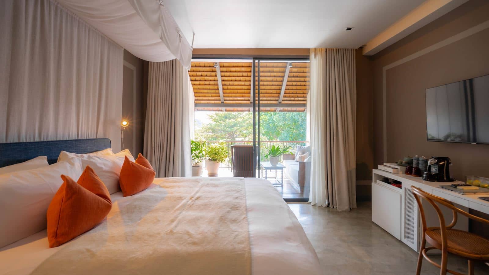 rooms-river-view-deluxe-balcony