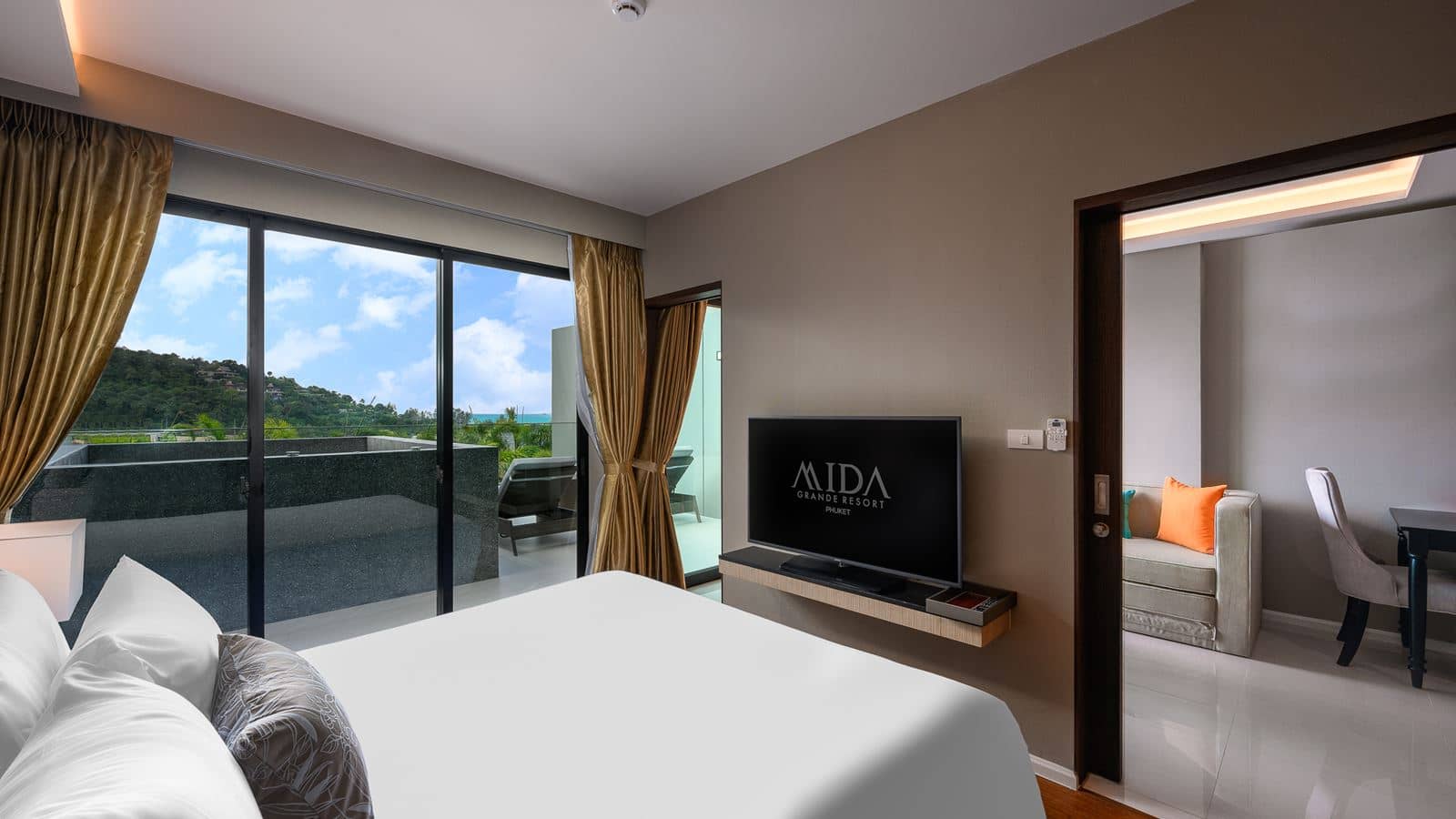 rooms-grande-deluxe-ocean-view-with-plunge-pool