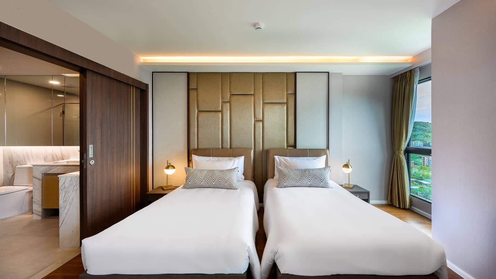 rooms-deluxe-ocean-view