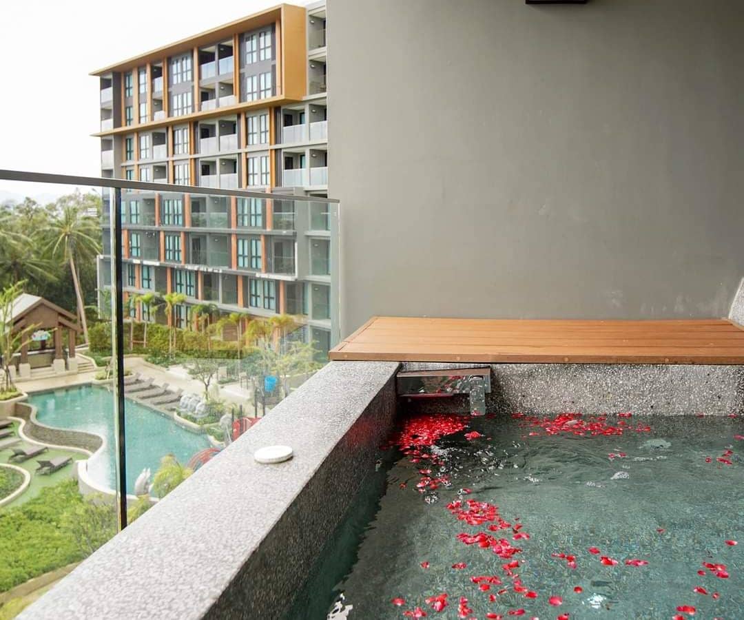 rooms-deluxe-ocean-view-with-jacuzzi