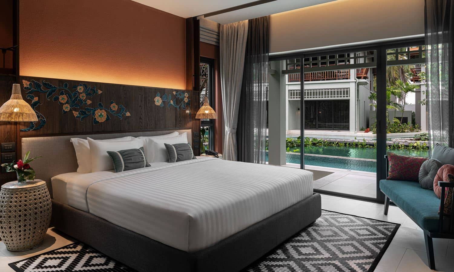 rooms-deluxe-pool-access