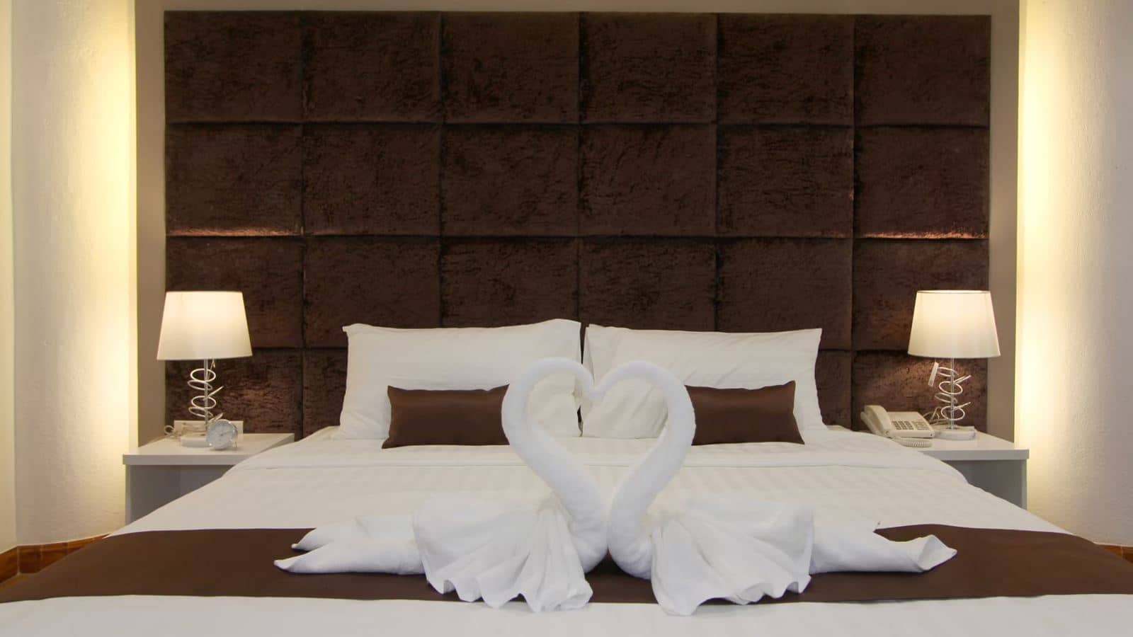 rooms-deluxe-room