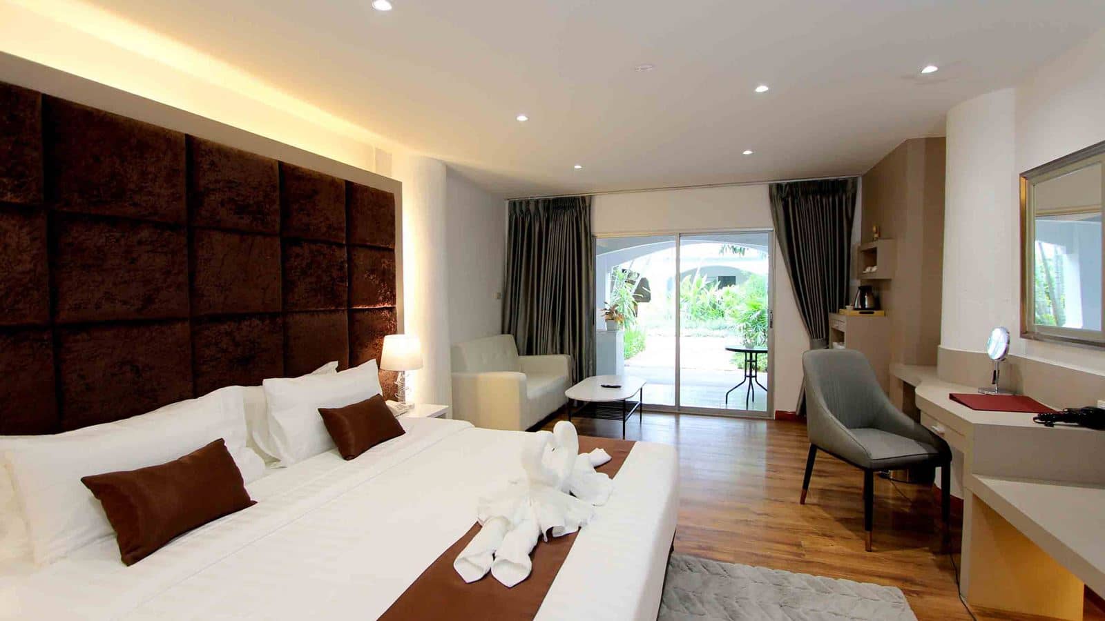 rooms-deluxe-room