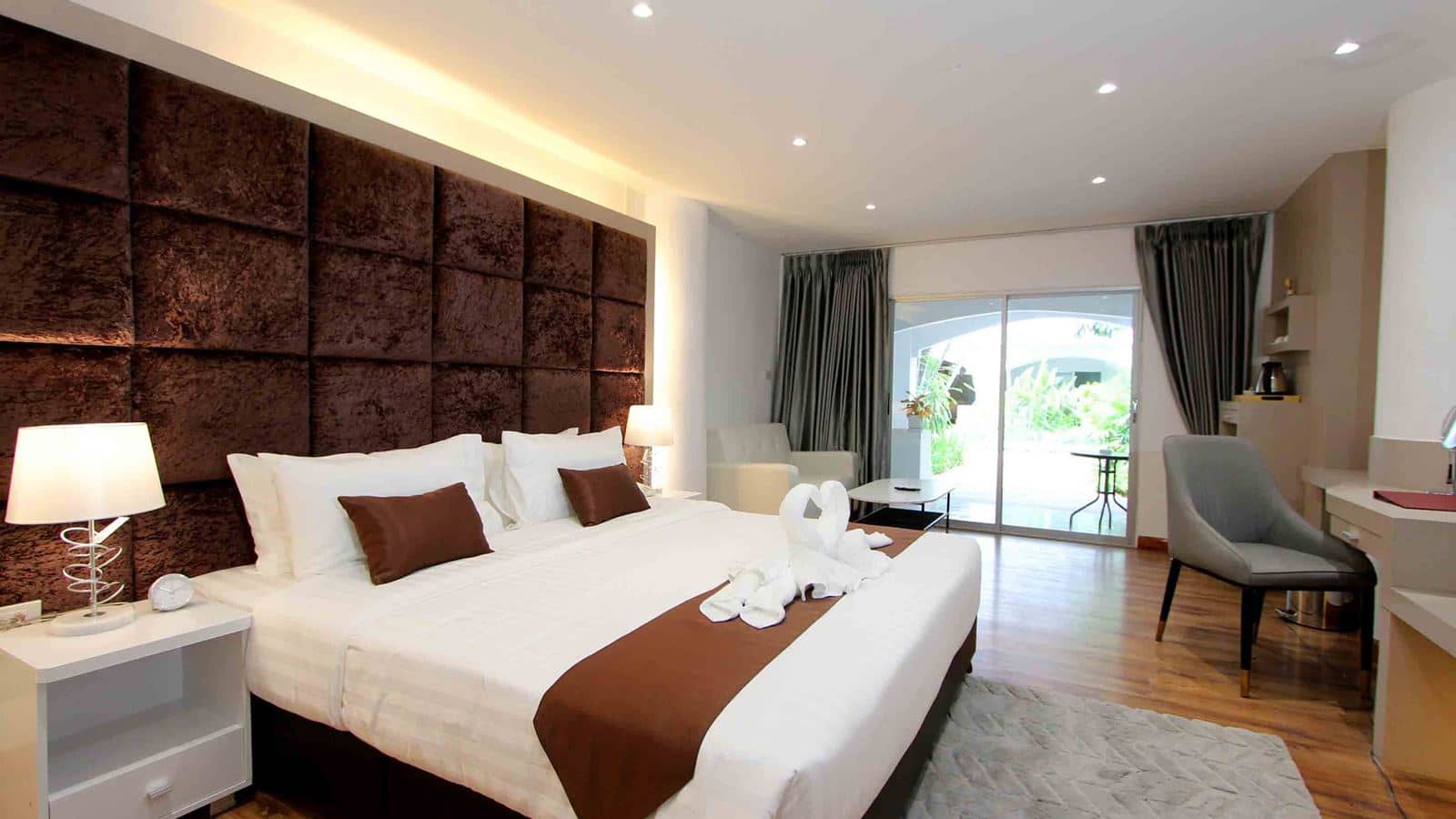 rooms-deluxe-room