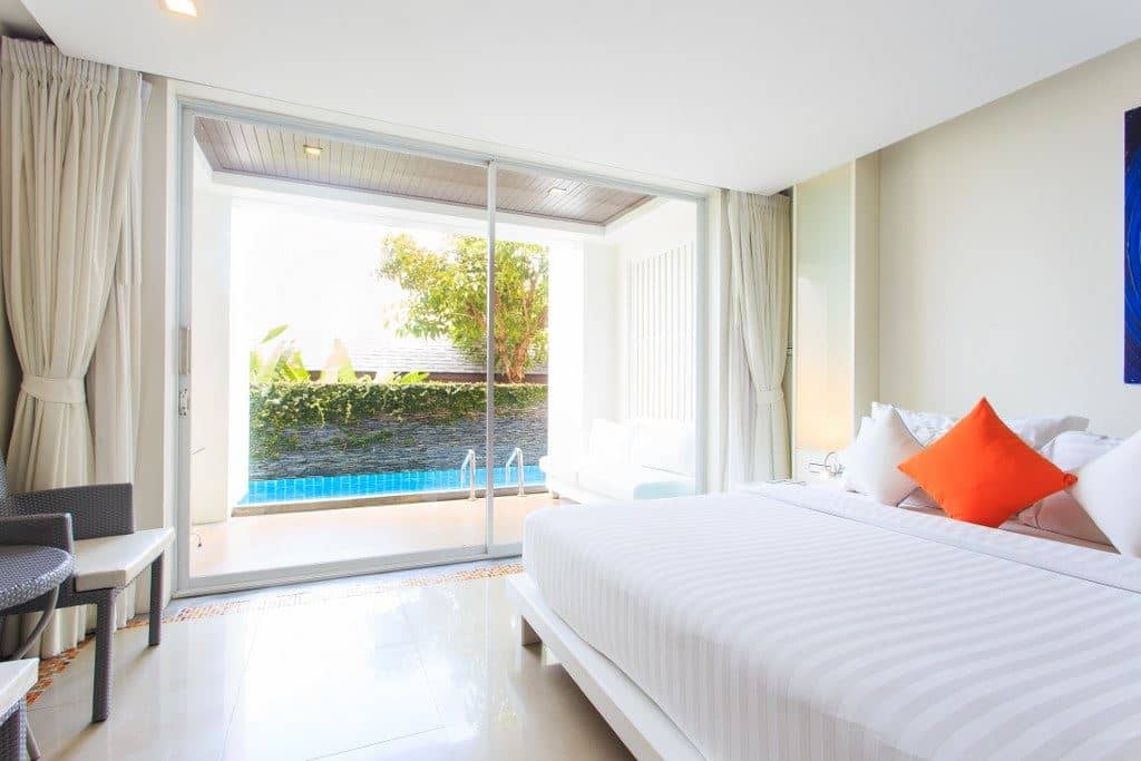rooms-deluxe-pool-access-room