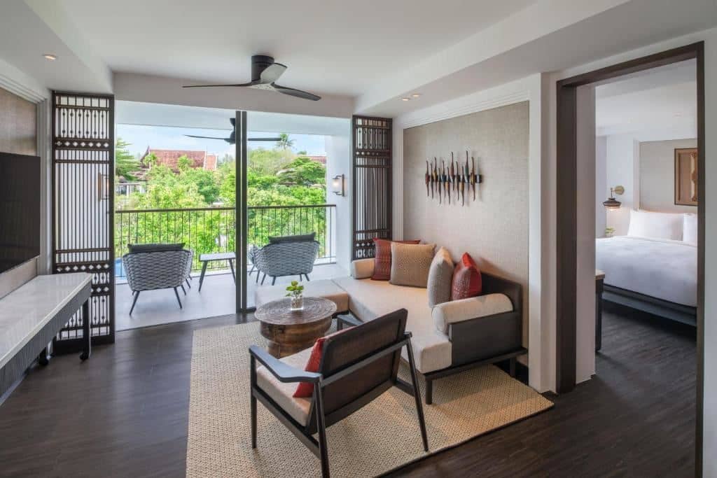 rooms-two-bedroom-loft-suite-pool-view