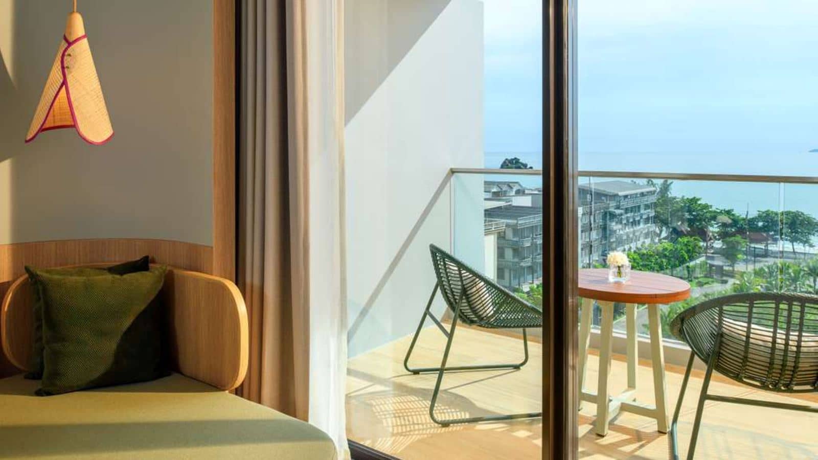 rooms-executive-ocean-view-with-balcony
