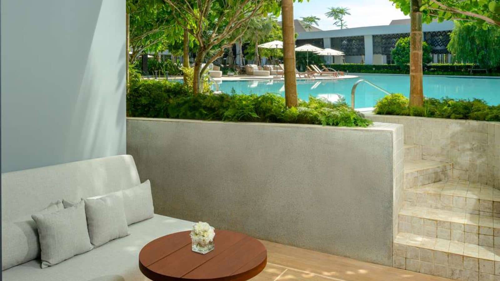 rooms-superior-pool-access-with-balcony