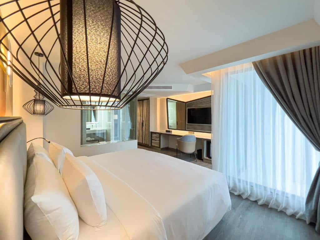 rooms-premier-twin-bed-room-with-balcony