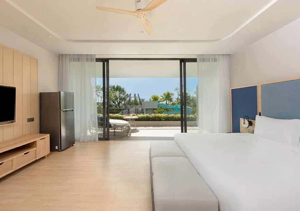 rooms-family-pool-view-suite