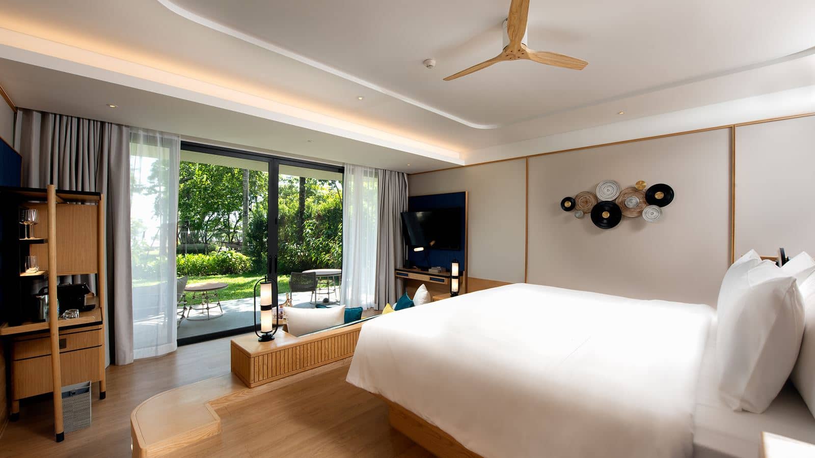 rooms-deluxe-garden-access-suite