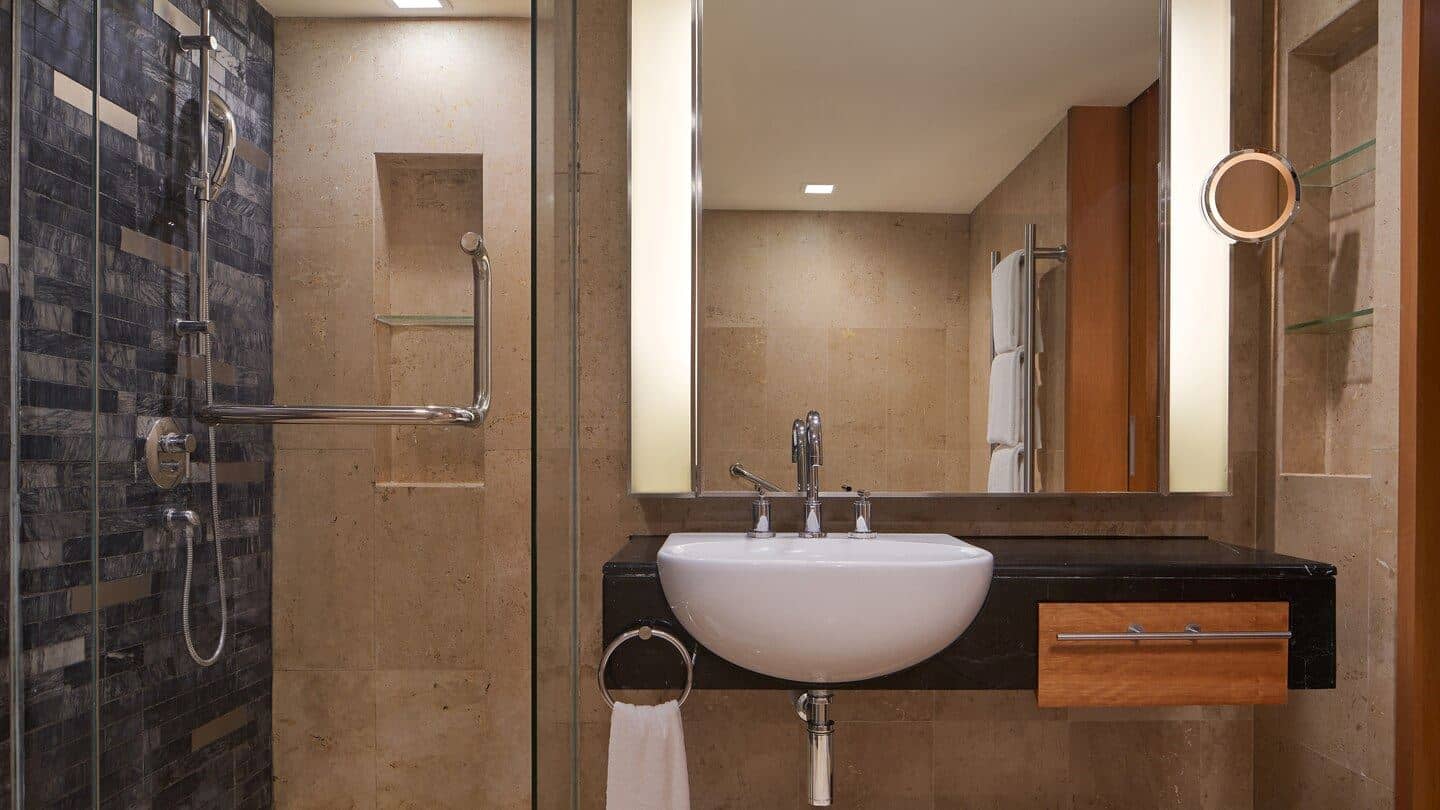 rooms-club-executive-riverview-suite