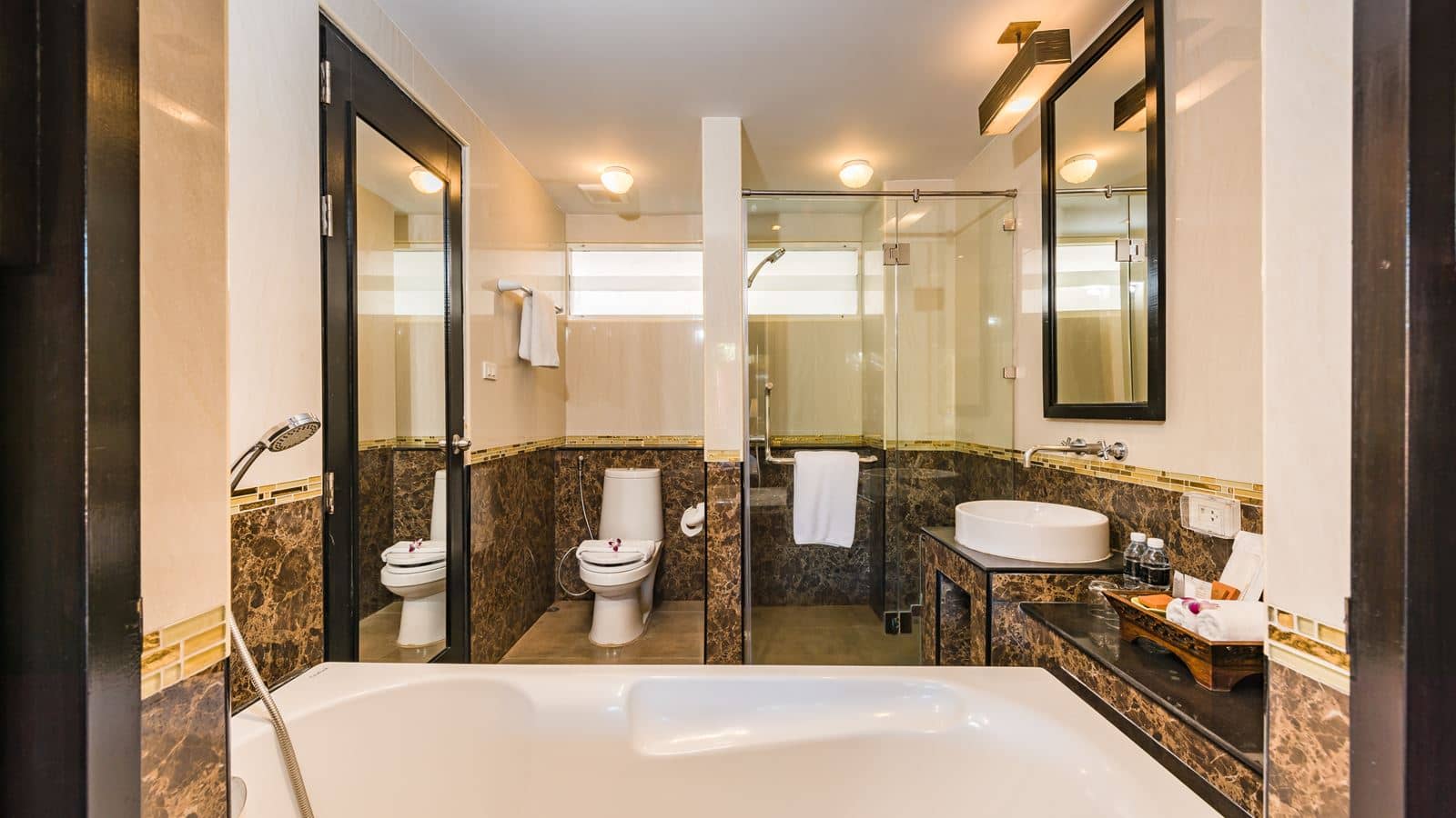 rooms-pool-side-room
