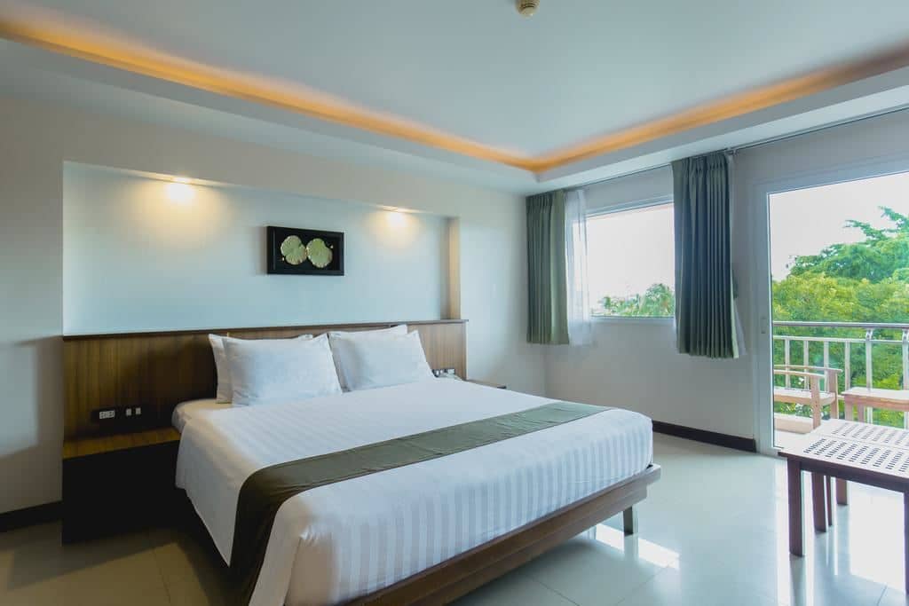rooms-deluxe-room