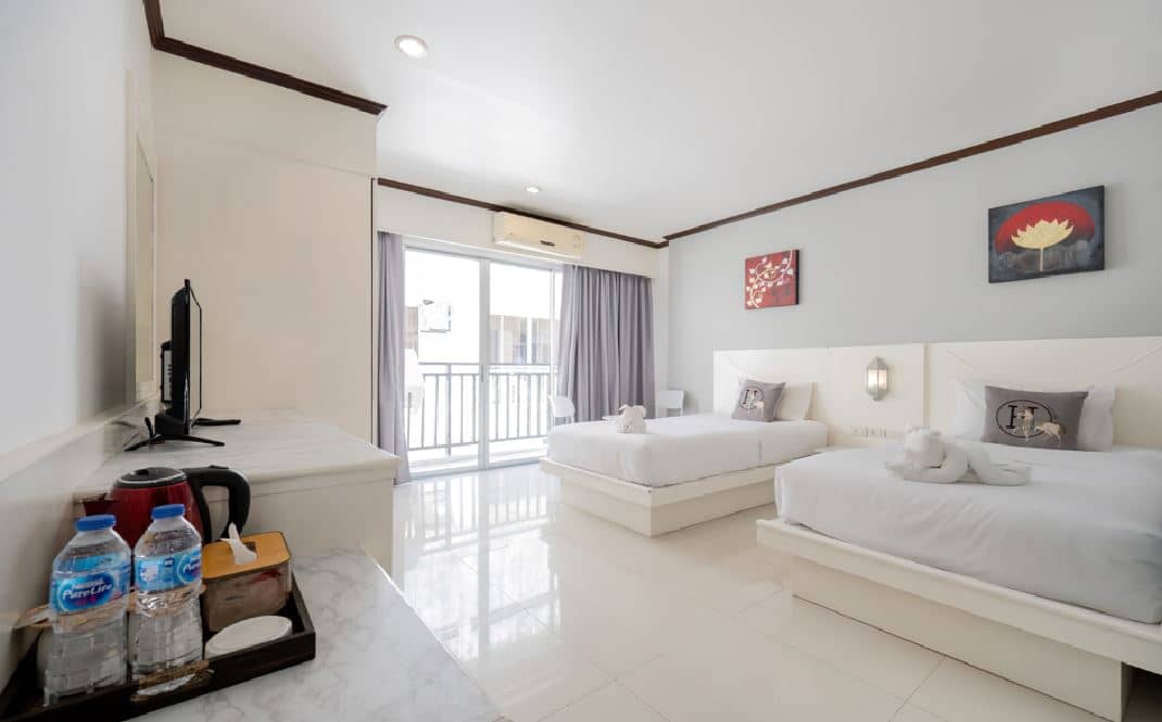 rooms-deluxe-room