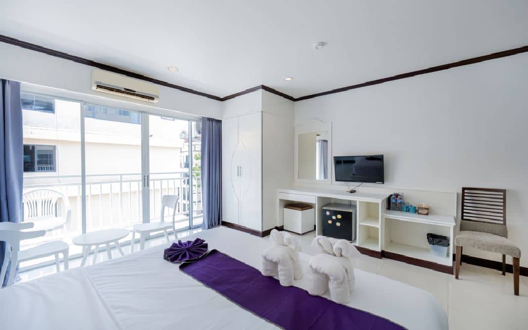 rooms-deluxe-room