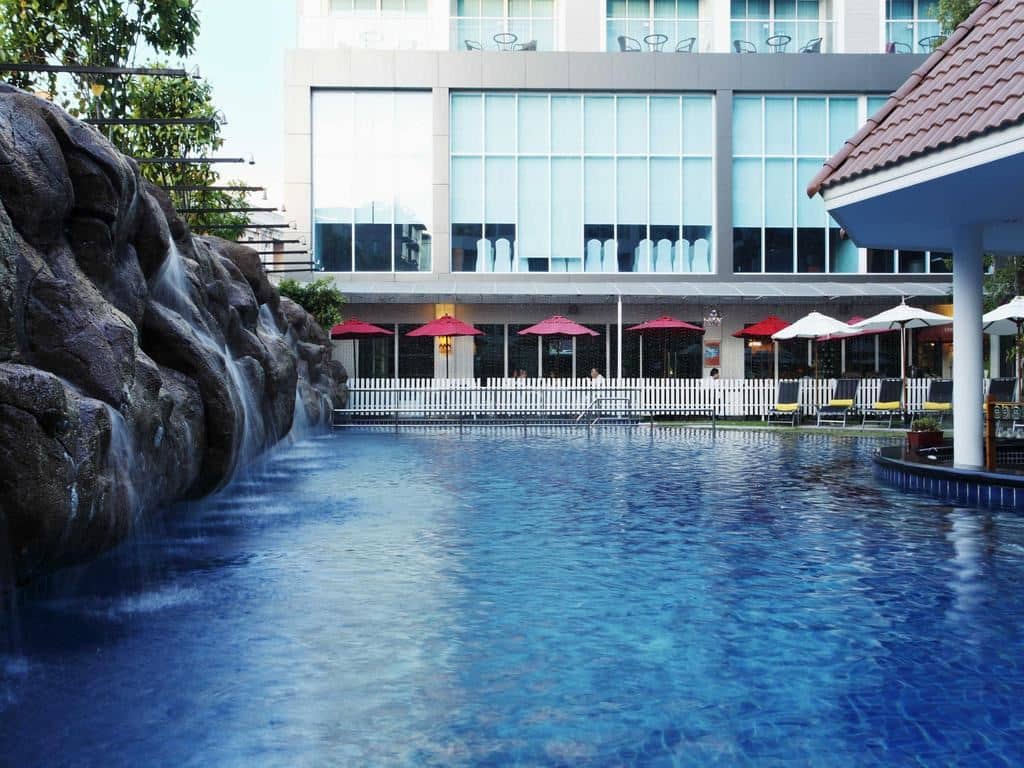 pools-outdoor-pool