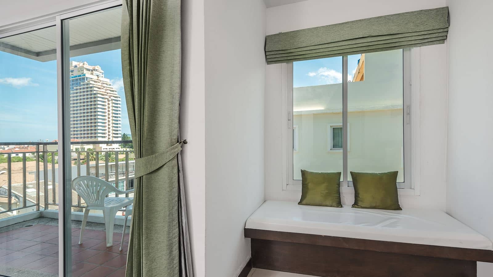 rooms-deluxe-room