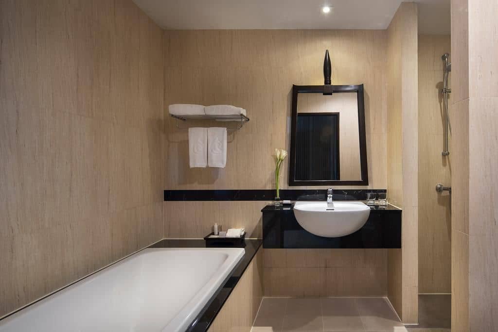 rooms-deluxe-pool-view