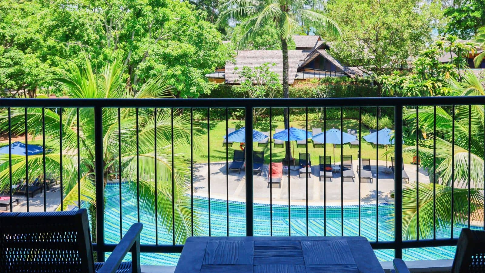 rooms-family-pool-view-room