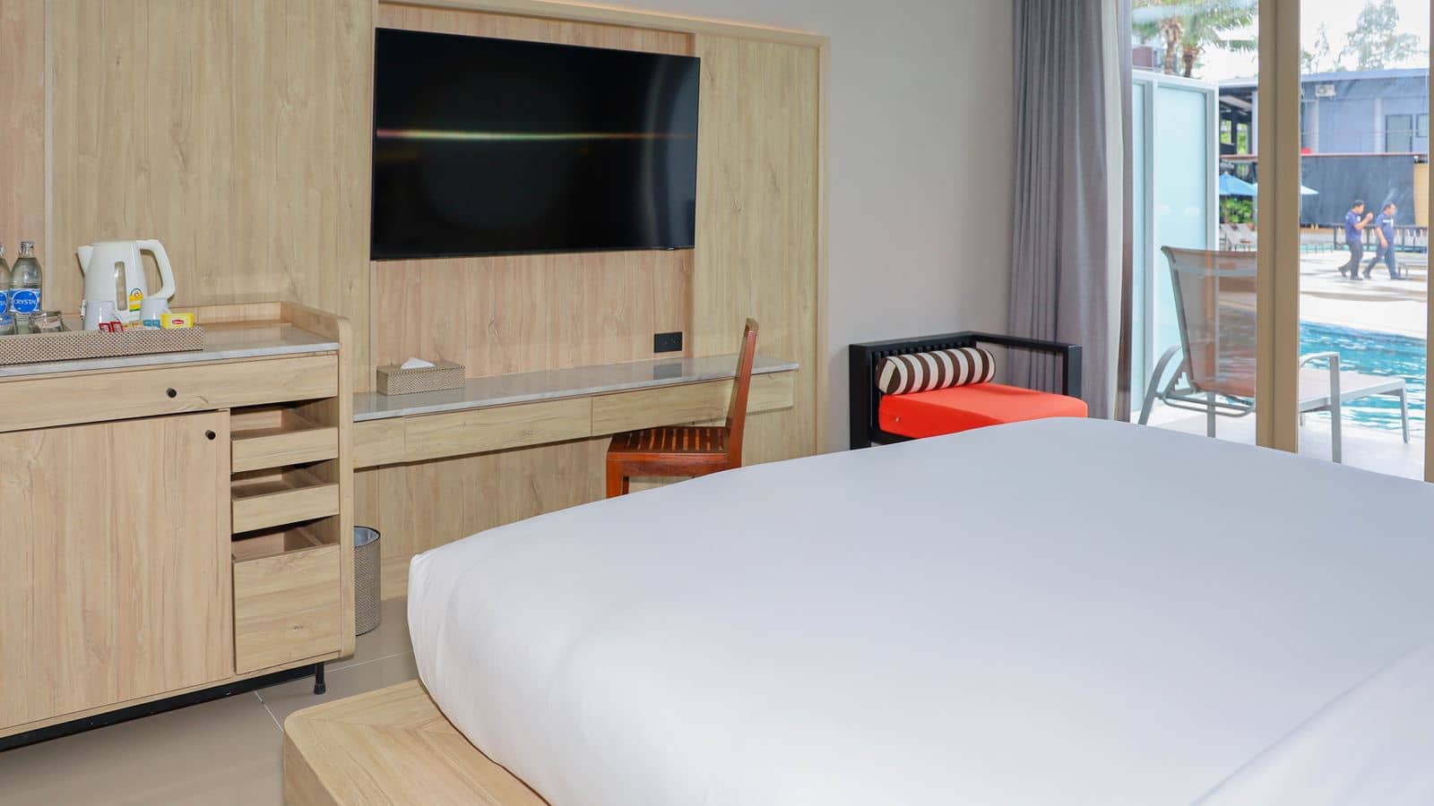 rooms-deluxe-pool-access-room