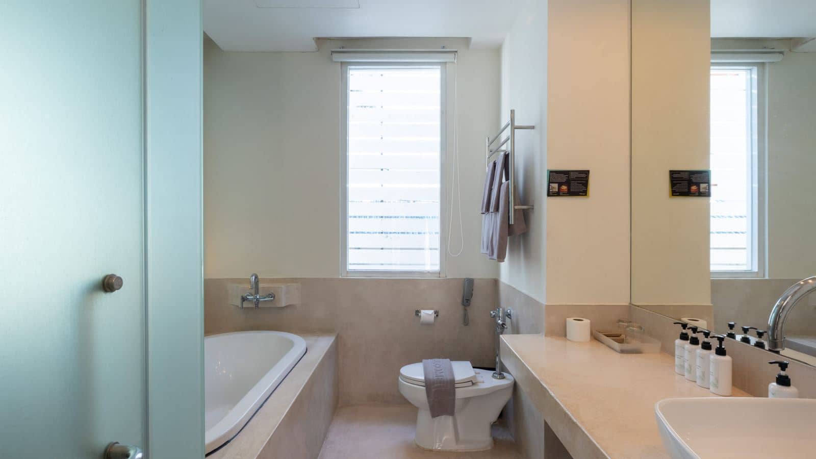 rooms-pool-access-mini-suite