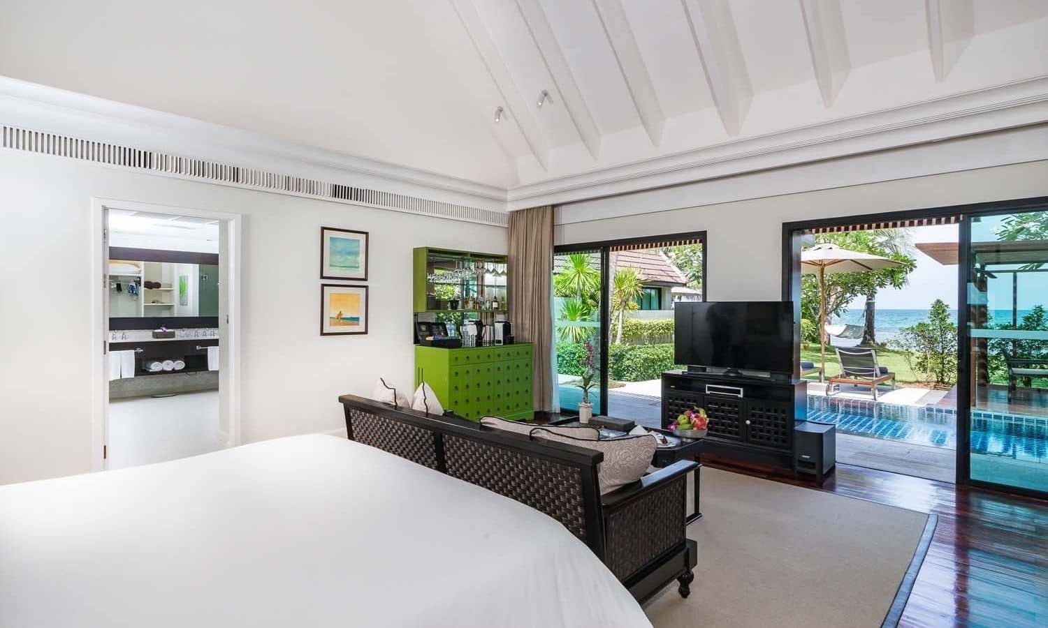 rooms-club-beachfront-pool-villa