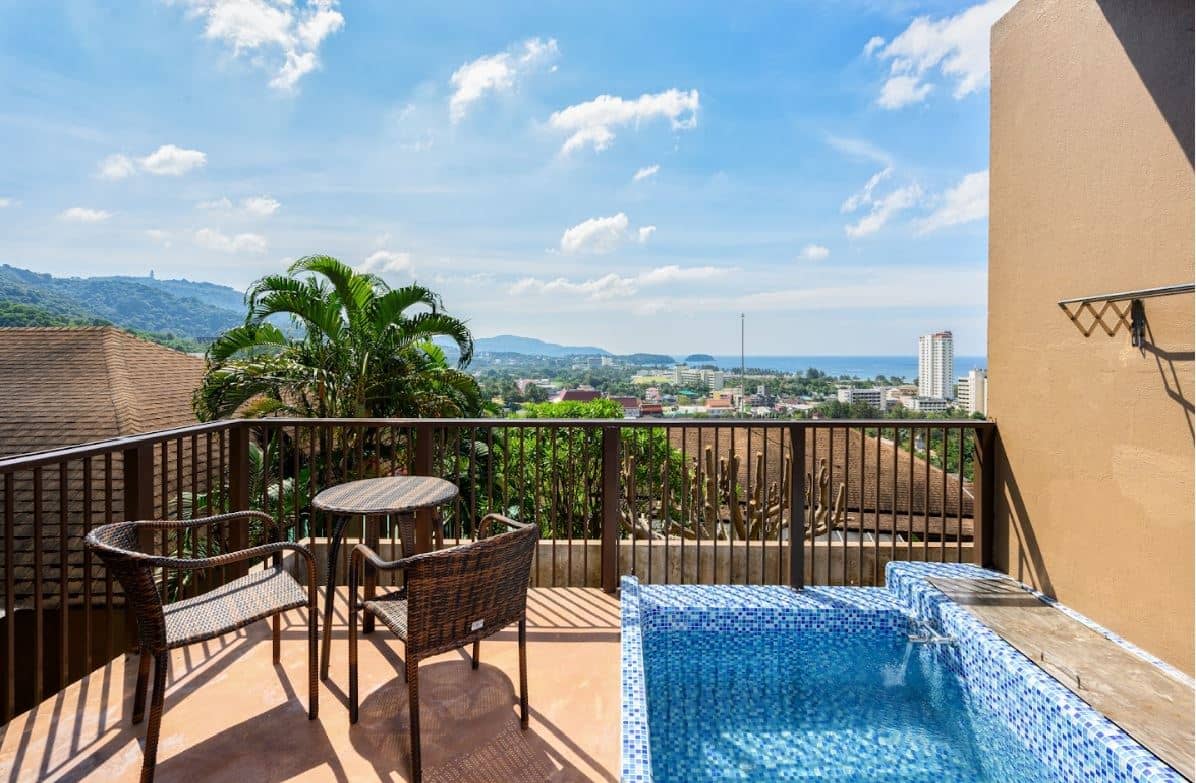 rooms-deluxe-jacuzzi-sea-view