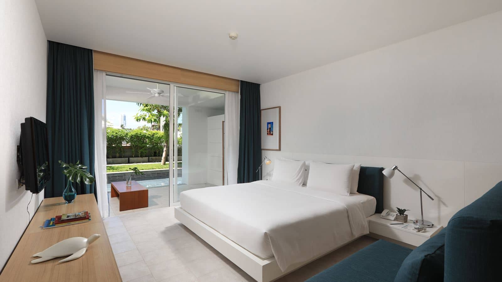 rooms-plunge-pool-daydream