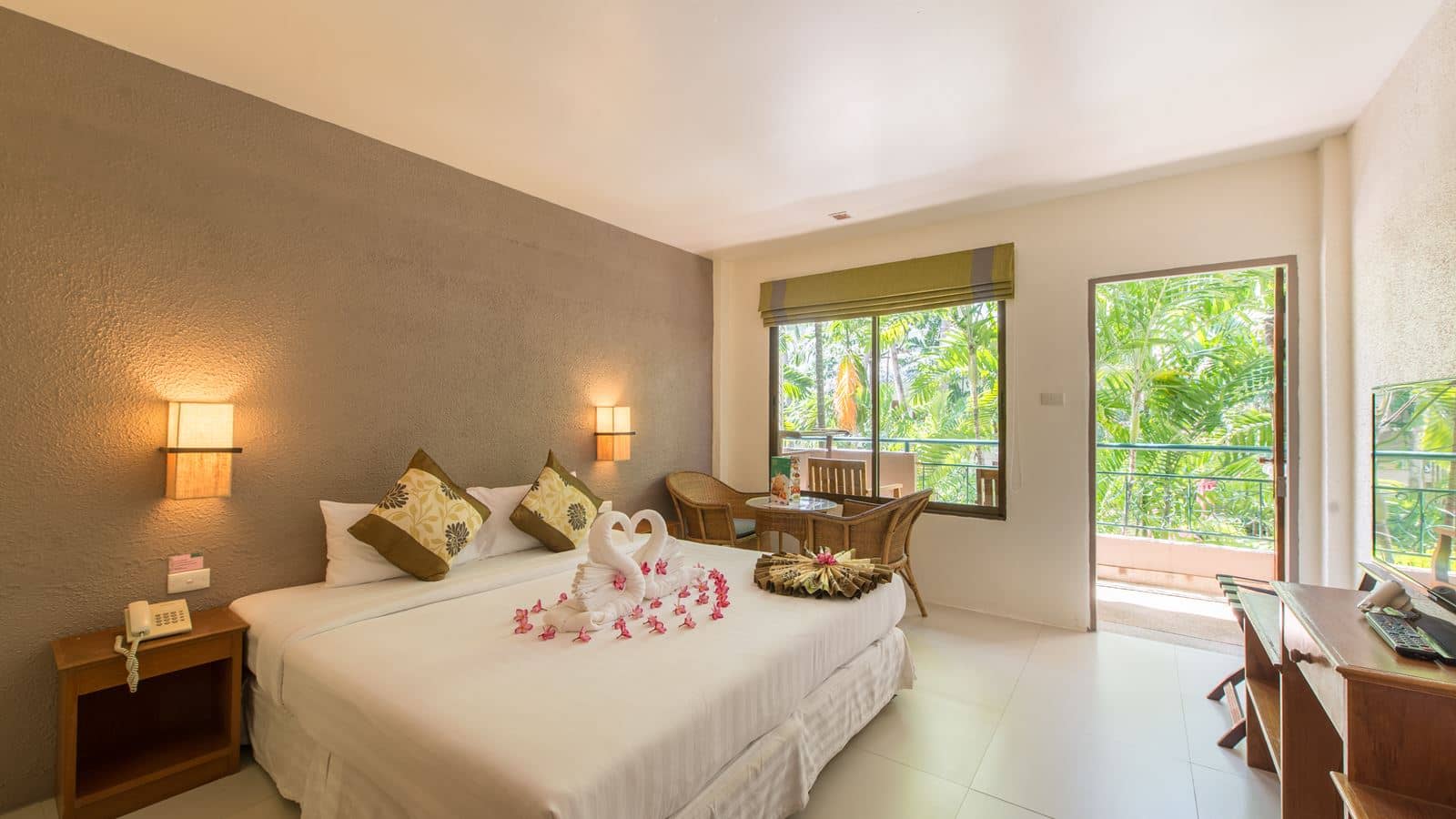 rooms-deluxe-room-with-balcony