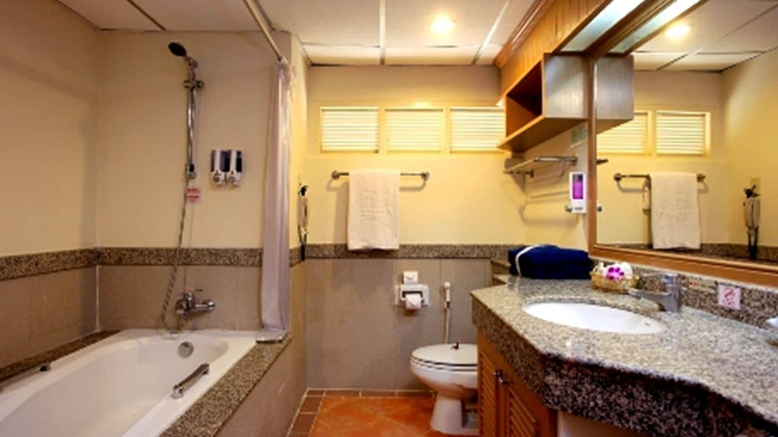 rooms-family-room