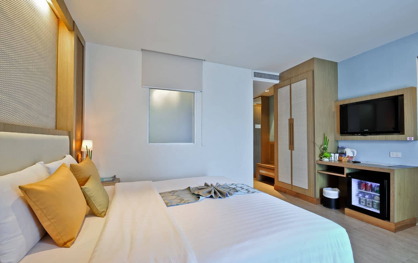 rooms-deluxe-city-view