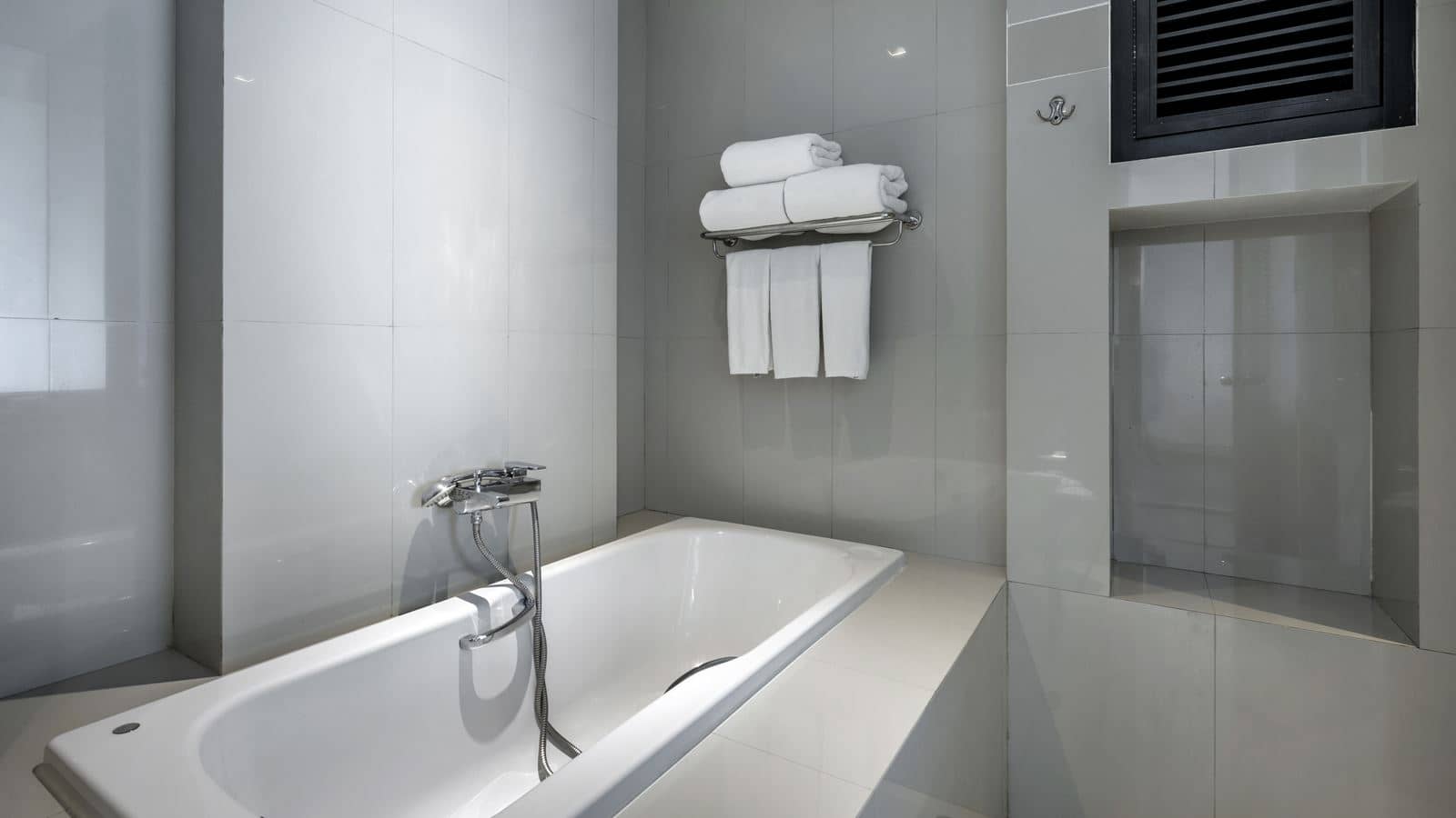 rooms-view-pent-triple-bed