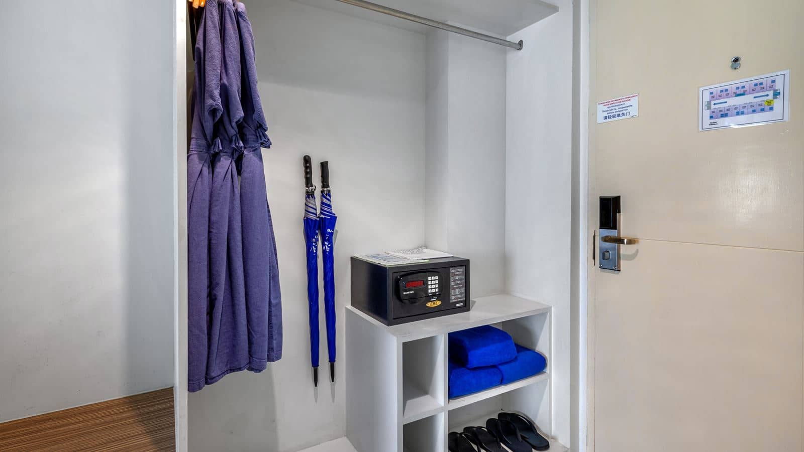 rooms-view-pent-triple-bed