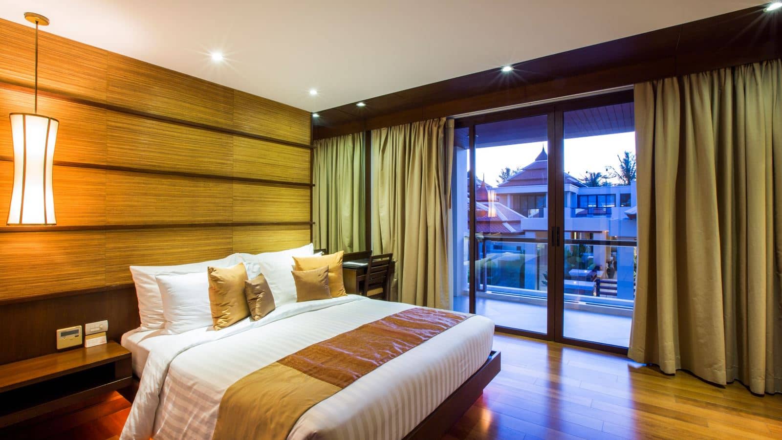 rooms-royal-seaview-jacuzzi-penthouse-3-bedroom